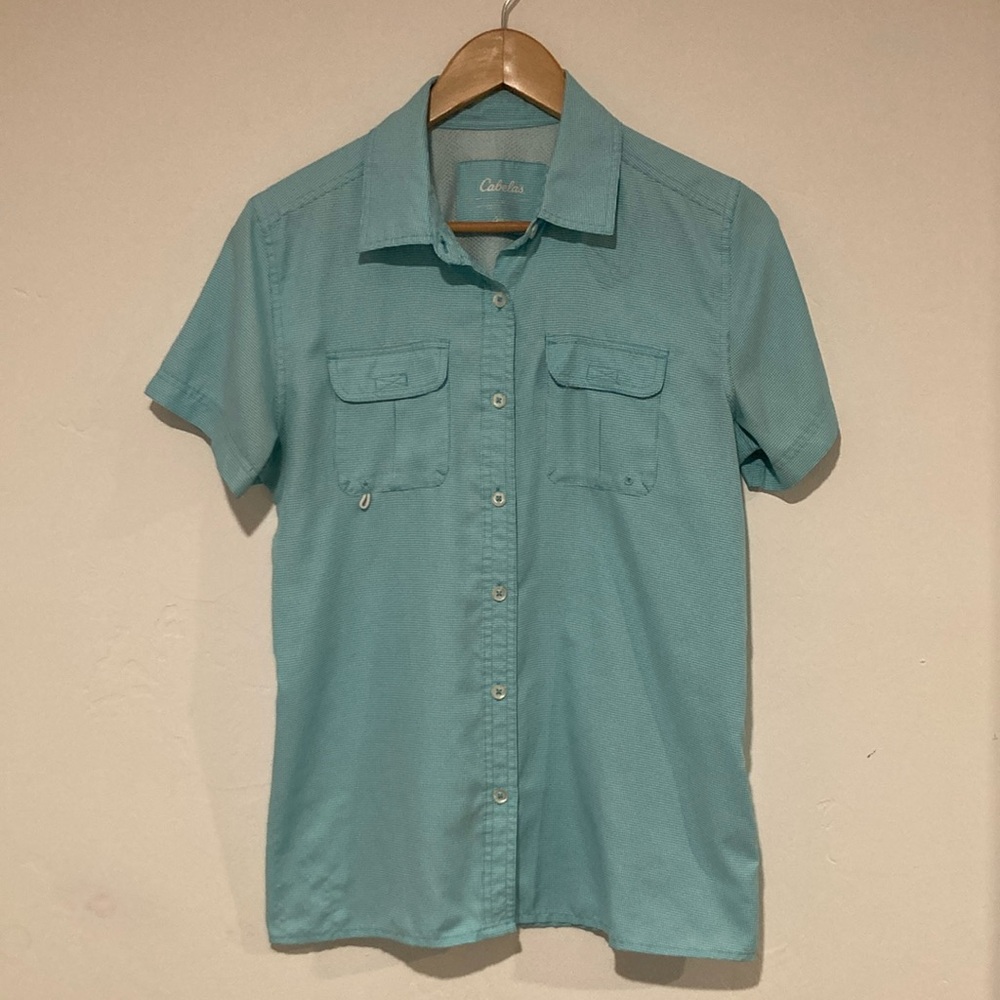 CABELAS Men’s Size Medium Button Down